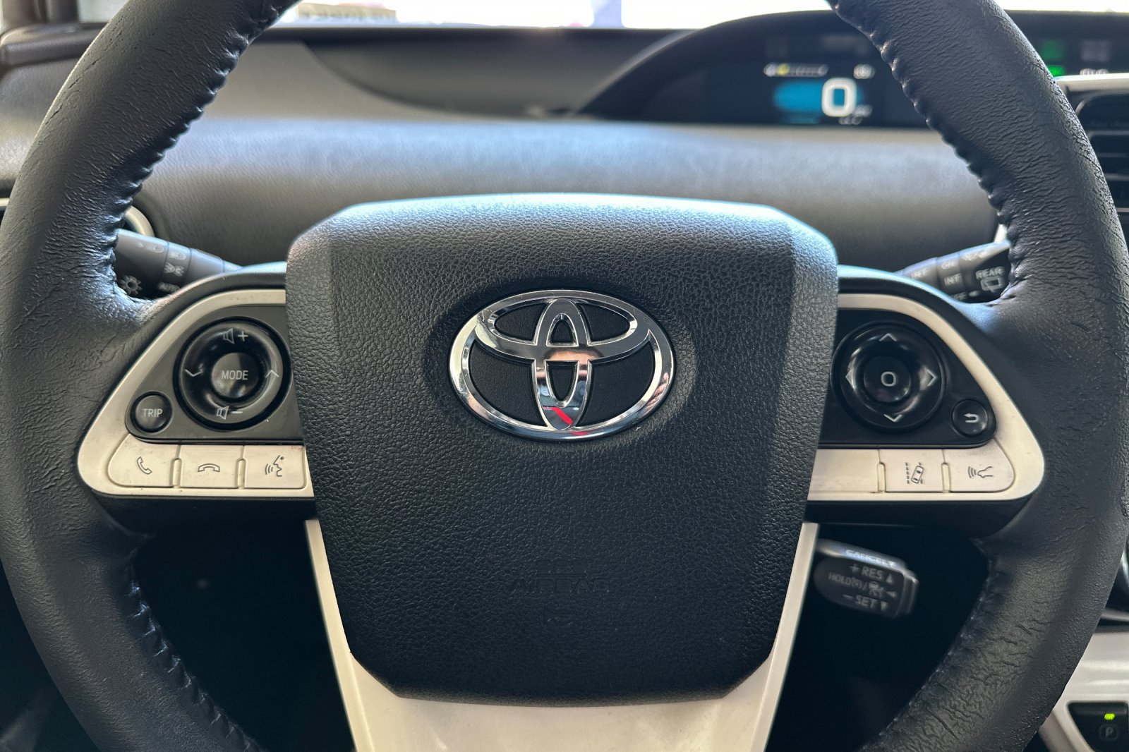 Used 2018 Toyota Prius Three Touring FWD image 25