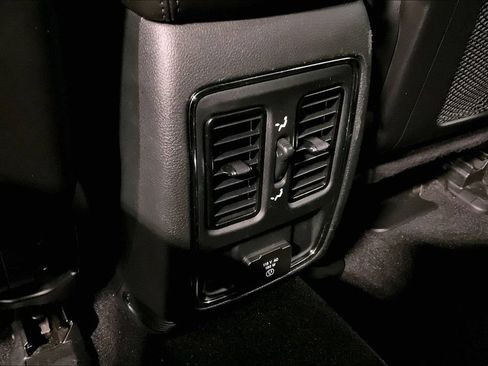 Used 2021 Jeep Grand Cherokee Laredo w/ Security & Convenience Group AWD/4WD image 11