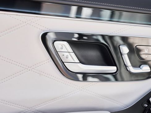 Used 2025 Mercedes-Benz Maybach S 680 4MATIC image 36