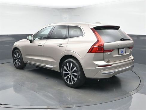 Used 2023 Volvo XC60 B5 Plus image 6