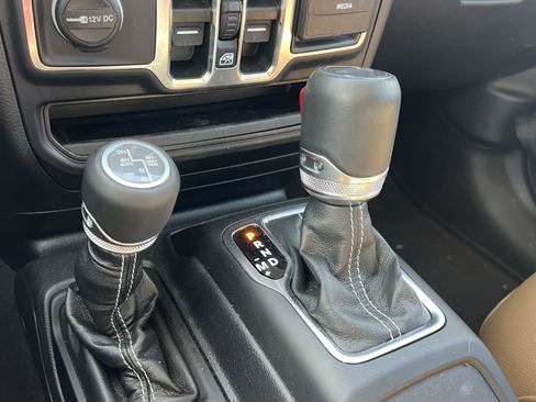 Used 2023 Jeep Wrangler Sahara image 16