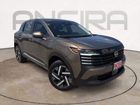 Used 2025 Nissan Kicks SV w/ Charging Package FWD image 4