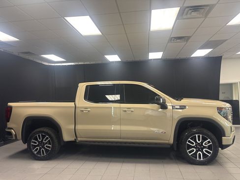 Used 2022 GMC Sierra 1500 AT4 w/ AT4 Premium Package image 2