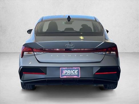 Used 2025 Hyundai Elantra SEL FWD image 8