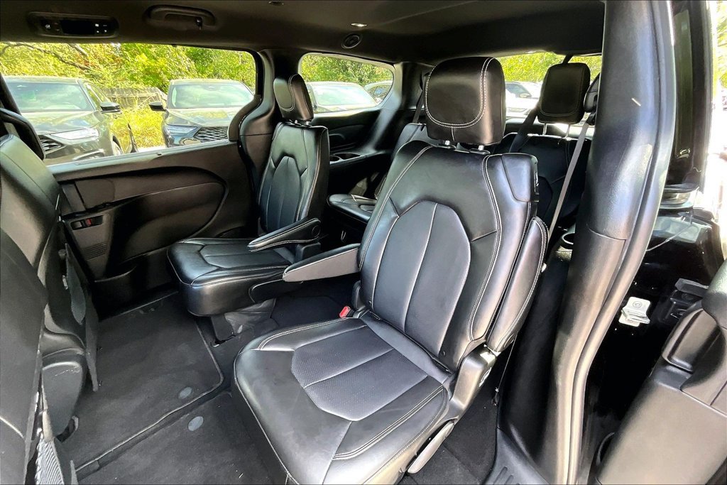 Used 2025 Chrysler Pacifica Select FWD image 34