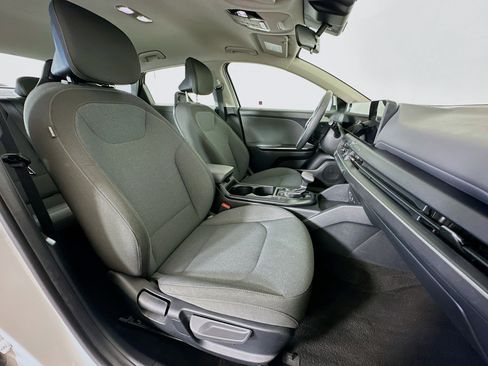 Used 2025 Kia K4 LXS image 30