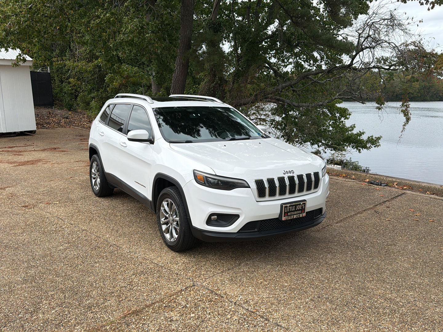 Used 2021 Jeep Cherokee Latitude Plus w/ Sun & Sound Group AWD/4WD image 2