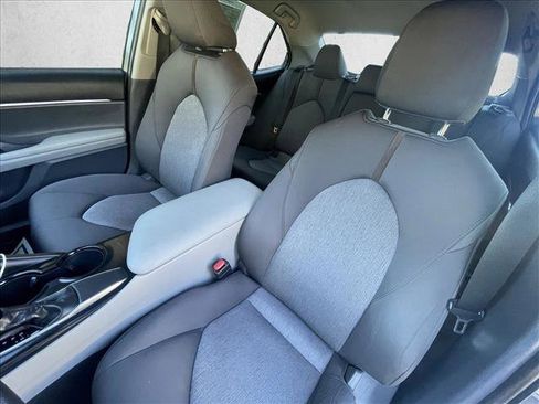Used 2019 Toyota Camry LE image 11