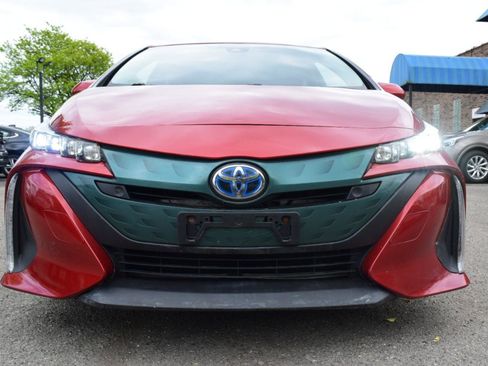 Used 2018 Toyota Prius Prime Premium FWD image 4