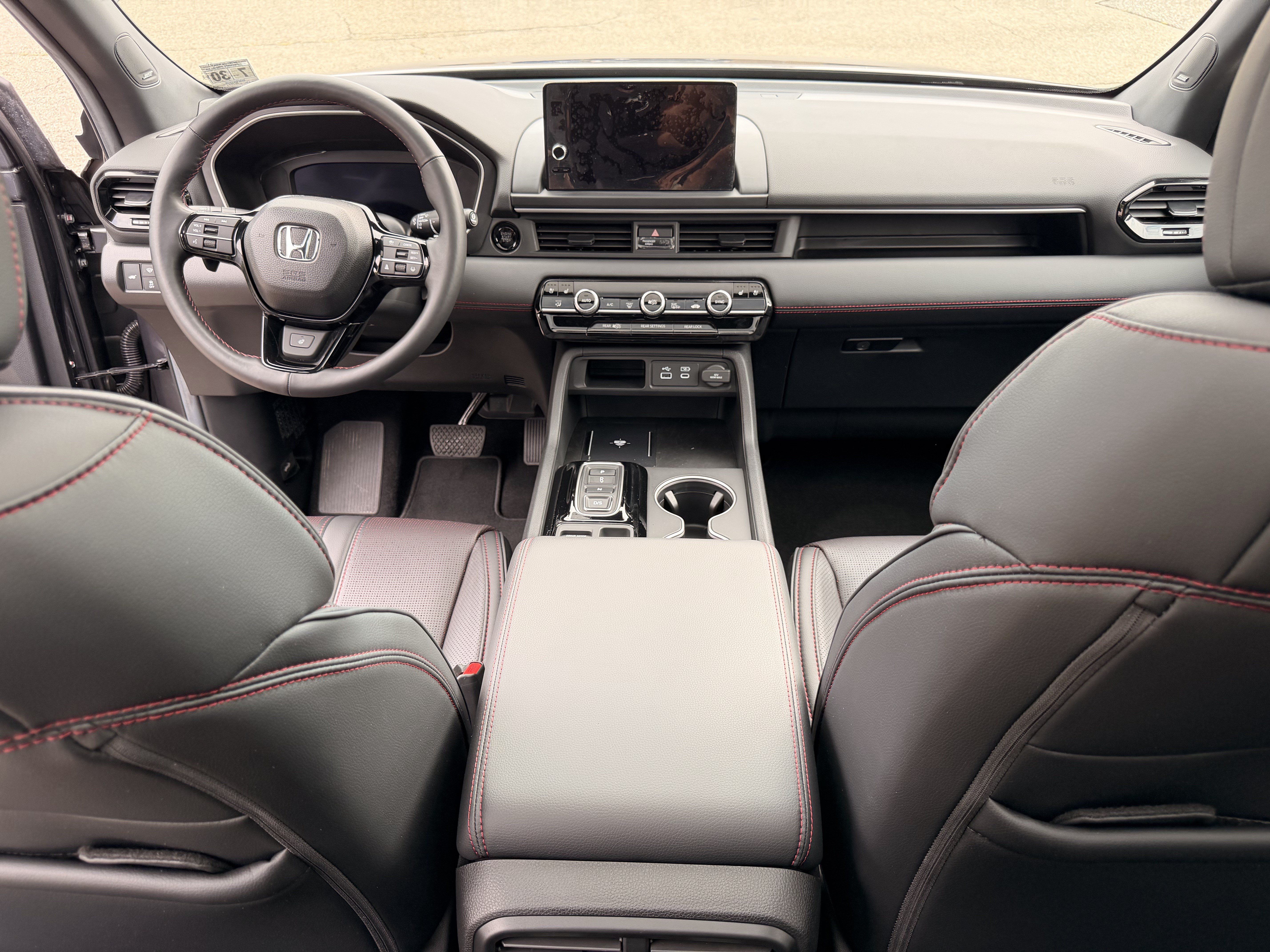Used 2025 Honda Pilot Black Edition image 17
