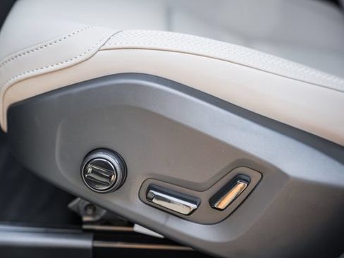 New 2027 Volvo XC60 B5 Plus AWD/4WD image 36