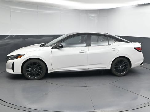 Certified 2025 Nissan Sentra SR w/ Midnight Edition image 5