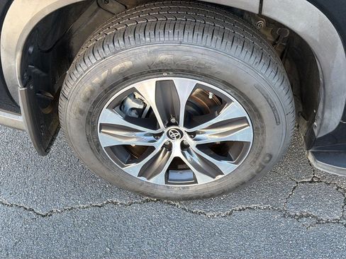 Used 2022 Toyota Highlander XLE FWD image 40