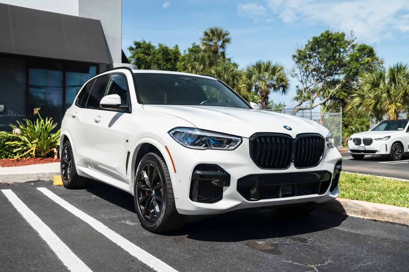 Used 2022 BMW X5 M50i w/ Executive Package AWD/4WD image 4