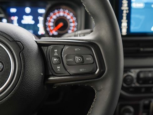Used 2025 Jeep Gladiator Rubicon AWD/4WD image 26