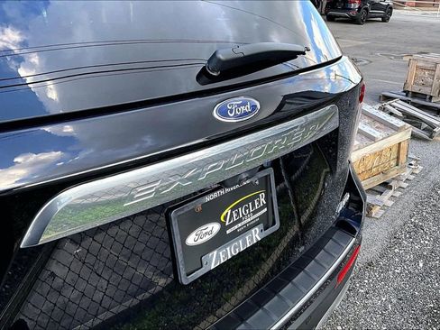 Used 2022 Ford Explorer Platinum w/ Equipment Group 601A image 8