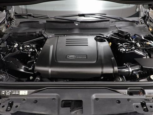 Certified 2025 Land Rover Discovery S image 25