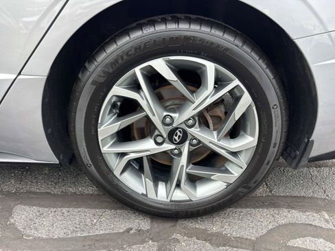 Certified 2023 Hyundai Sonata SEL w/ Preferred Accessory Package FWD image 9