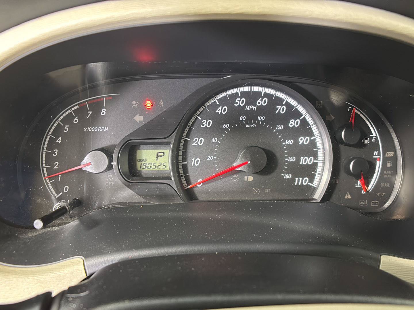 Used 2012 Toyota Sienna LE w/ Towing Pkg FWD image 3