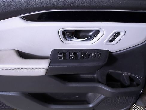 Used 2023 Honda Pilot Touring image 19