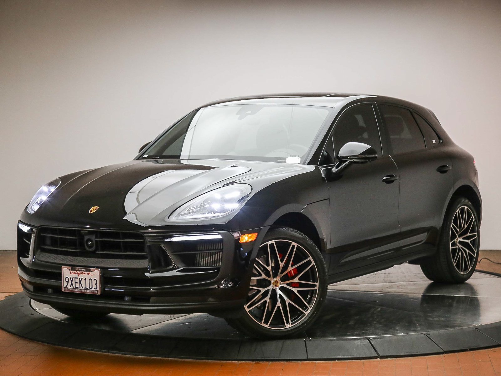 Certified 2025 Porsche Macan S AWD/4WD image 1