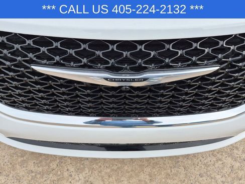 Used 2023 Chrysler Pacifica Touring-L image 20