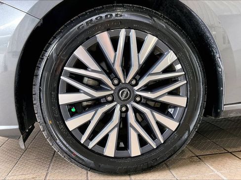 Used 2025 Nissan Altima 2.5 SV FWD image 30