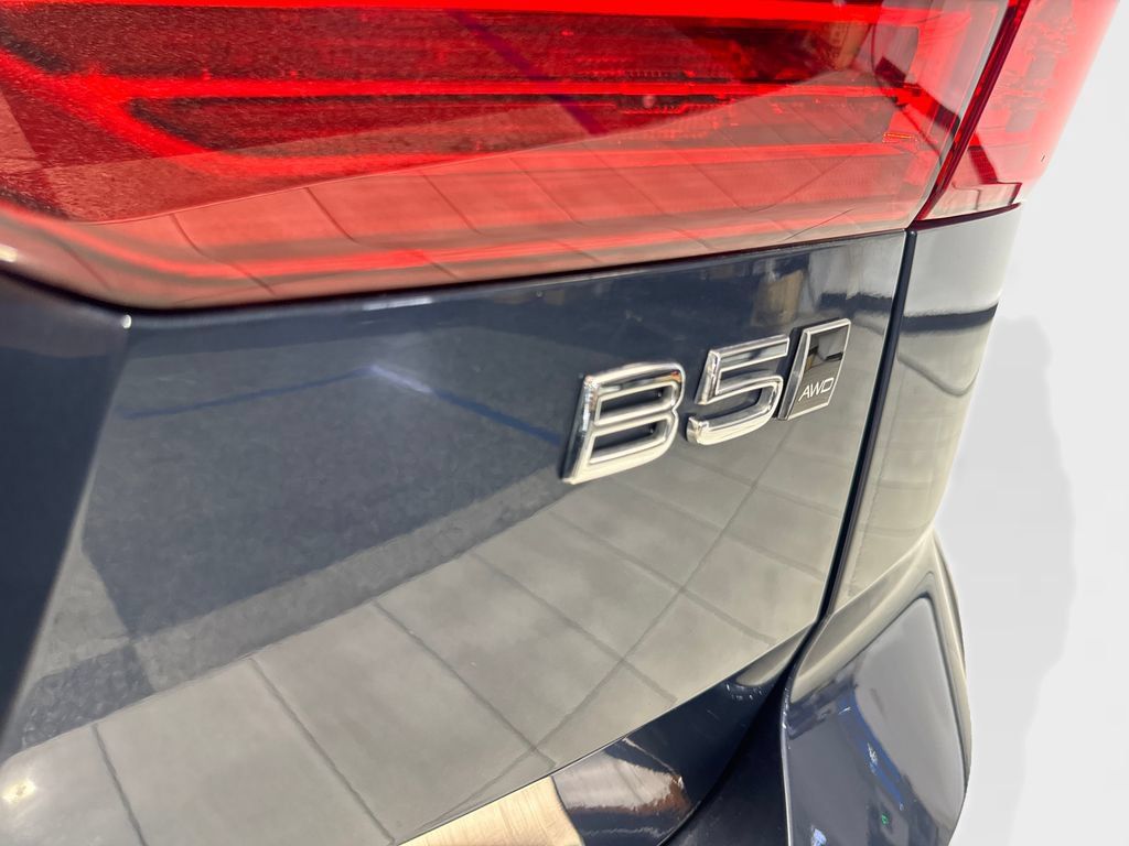 Used 2024 Volvo XC60 B5 Plus w/ Protection Package Premier AWD/4WD image 25