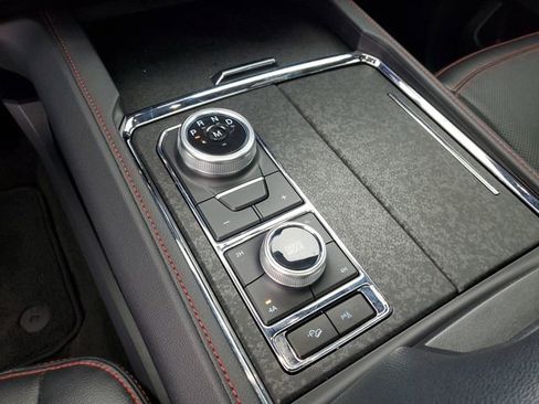 Used 2023 Ford Expedition Limited image 31