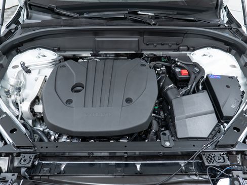 New 2026 Volvo XC60 B5 Core w/ Climate Package image 9