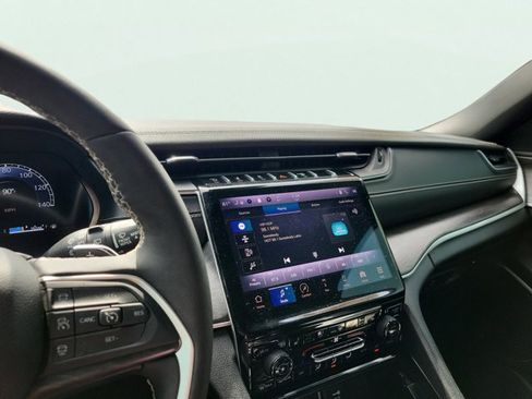 Certified 2024 Jeep Grand Cherokee Limited w/ Luxury Tech Group II image 34