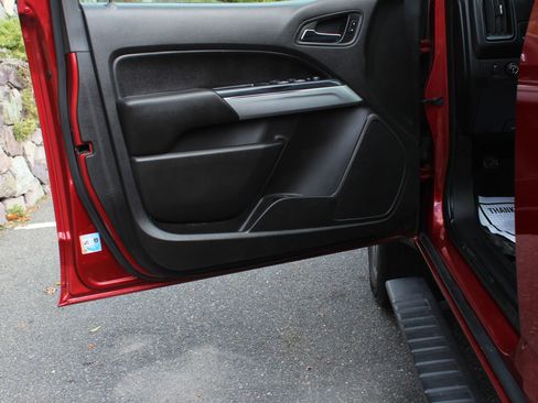 Used 2015 Chevrolet Colorado LT w/ Luxury Package image 12