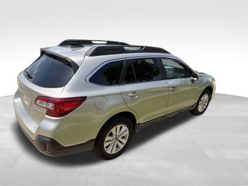 Used 2019 Subaru Outback 2.5i Premium AWD/4WD image 3