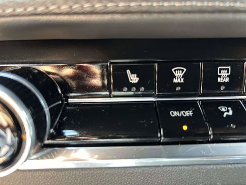 Used 2025 Chevrolet Equinox LT w/ Safety and Technology Package FWD image 16