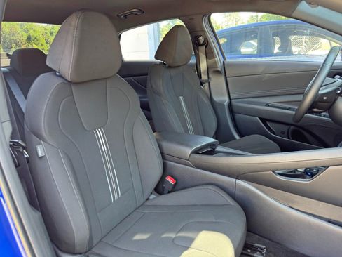 Used 2025 Hyundai Elantra SEL FWD image 34