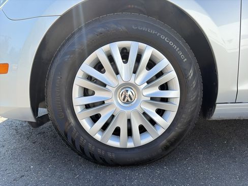 Used 2013 Volkswagen Golf 4-Door FWD image 11