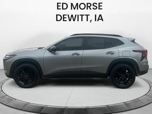 Used 2025 Chevrolet Trax ACTIV w/ Sunroof Package FWD image 2