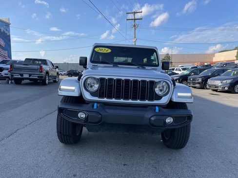 Used 2024 Jeep Wrangler Unlimited AWD/4WD image 5