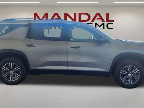 Used 2024 Chevrolet Traverse LT FWD image 7
