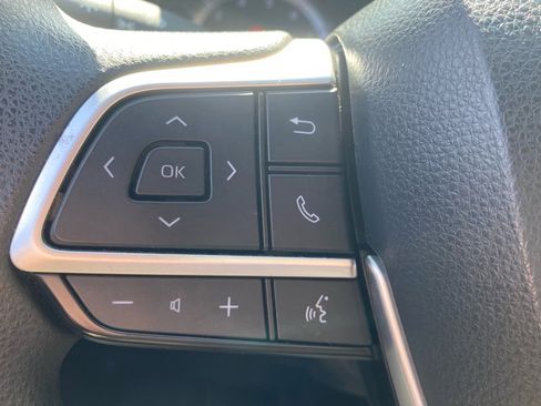 Used 2023 Toyota Highlander L image 23