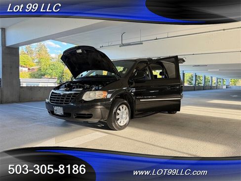 Used 2006 Chrysler Town & Country Touring w/ Trailer Tow Prep Group FWD image 30