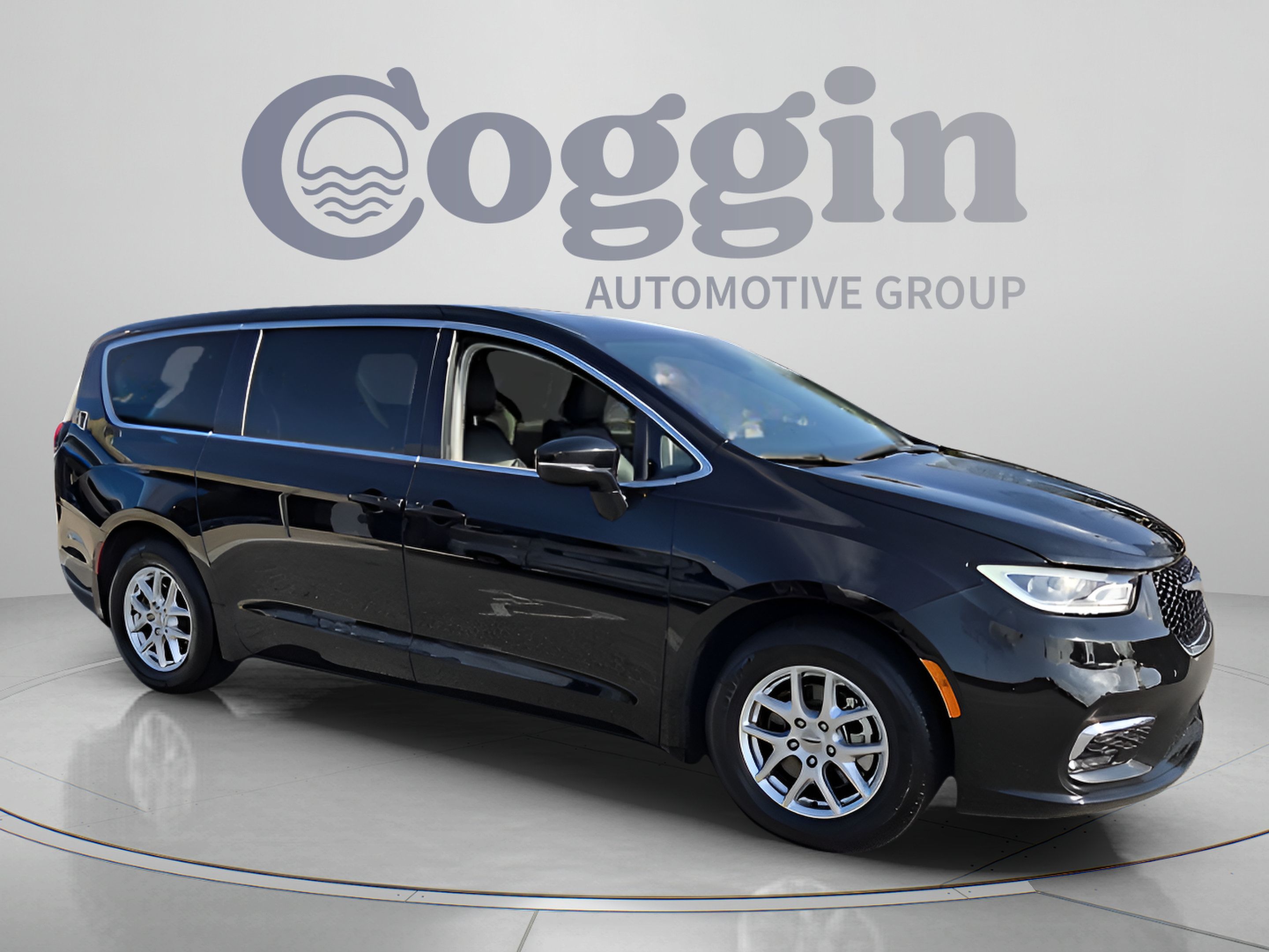 Used 2024 Chrysler Pacifica Touring-L FWD image 7