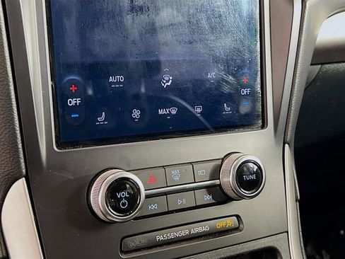 Used 2024 Ford Edge SEL image 17