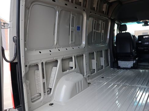 Used 2024 Mercedes-Benz Sprinter 2500 image 17