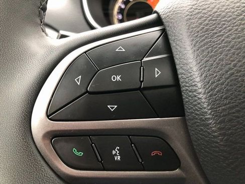 Used 2022 Jeep Cherokee Limited image 5