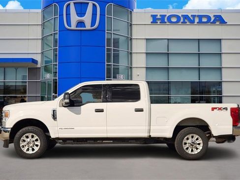 Used 2022 Ford F250 XLT w/ FX4 Off-Road Package image 3