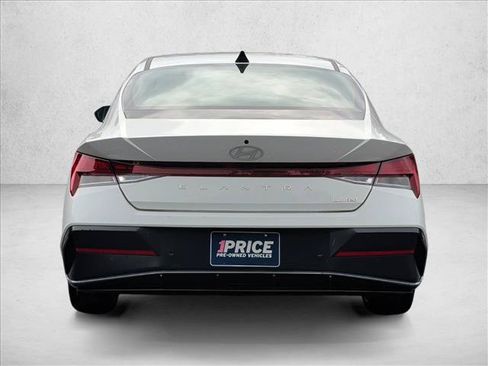 Used 2024 Hyundai Elantra Limited FWD image 6