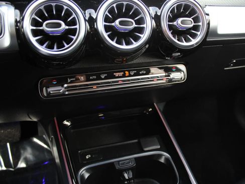 Used 2021 Mercedes-Benz GLB 250 4MATIC image 19
