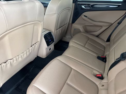Certified 2022 Porsche Macan AWD/4WD image 14