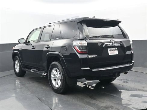 Used 2018 Toyota 4Runner SR5 image 3
